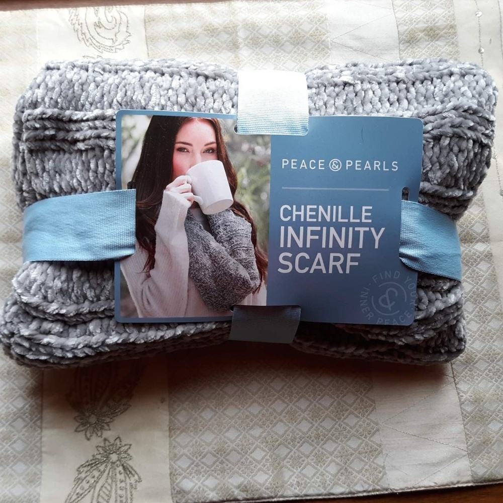 New in Packaging Gray Chenille Infinity Scarf